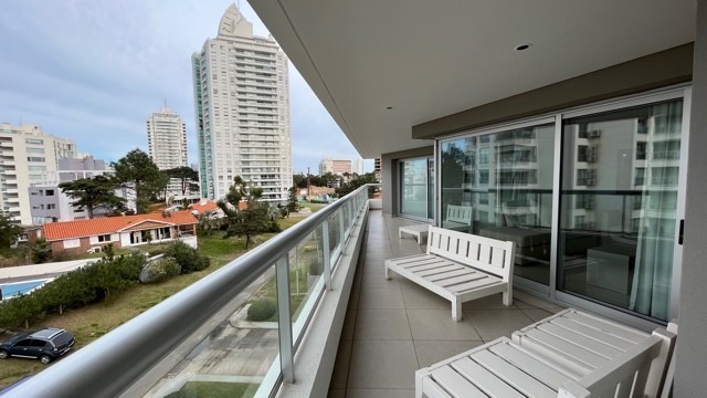 Hermoso semipiso con vista al mar a pasos de Playa Brava