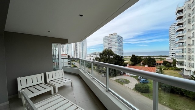 Hermoso semipiso con vista al mar a pasos de Playa Brava