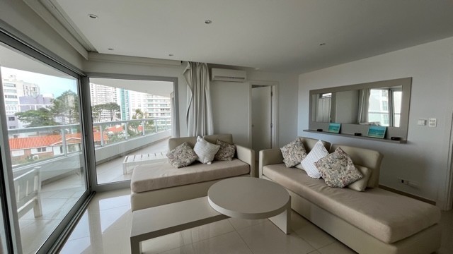Hermoso semipiso con vista al mar a pasos de Playa Brava