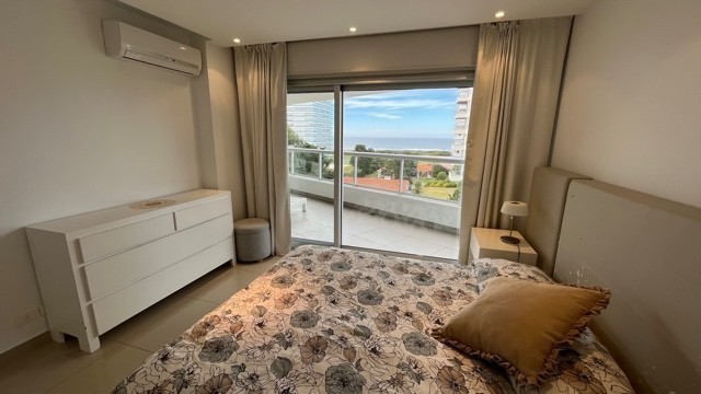 Hermoso semipiso con vista al mar a pasos de Playa Brava