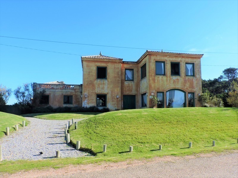 Lindisima casa de Estilo Italiano en alquiler