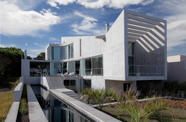 Excelente casa minimalista en Punta Piedras con hermosa vista al mar