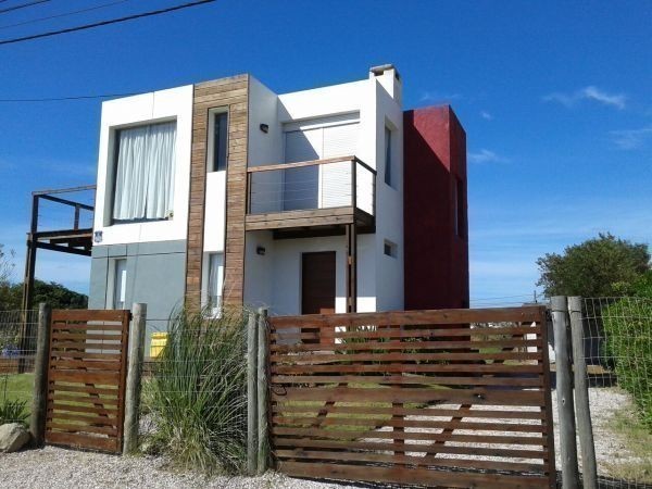 Casa en venta y alquiler en Balneario Buenos Aires