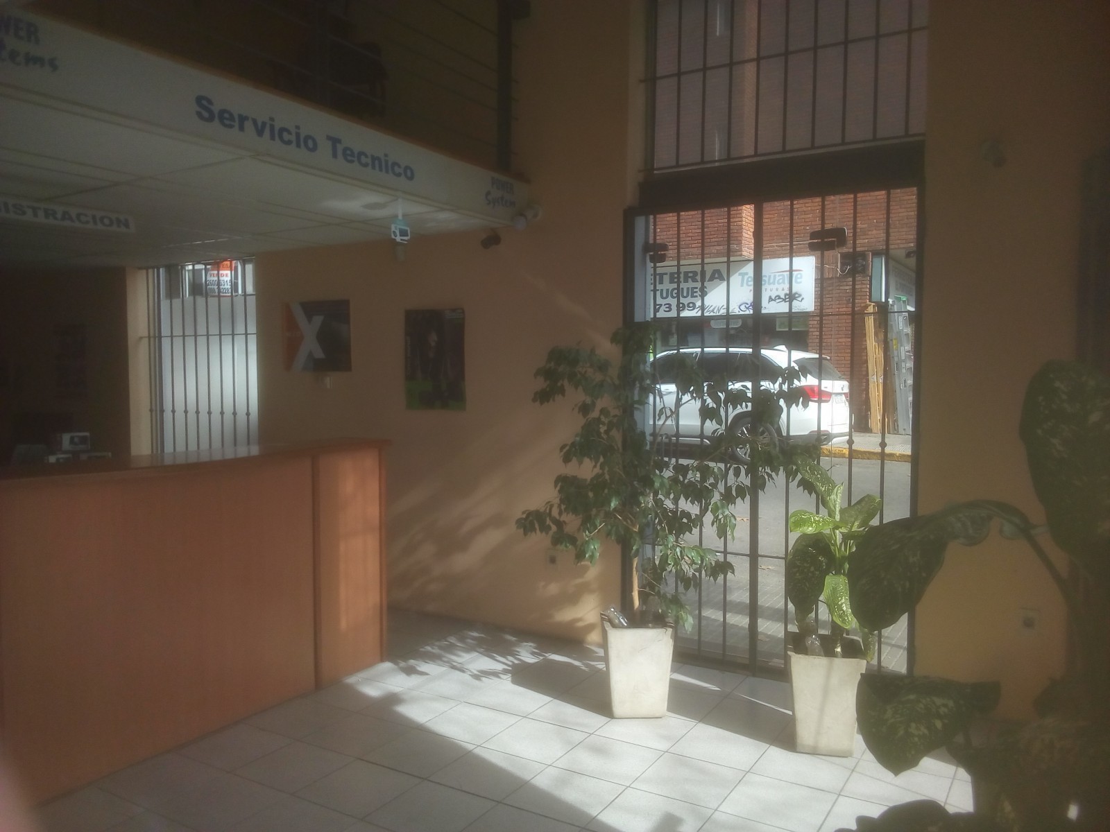 Excelente Local Comercial. Gran ubicacion, precio excelente.