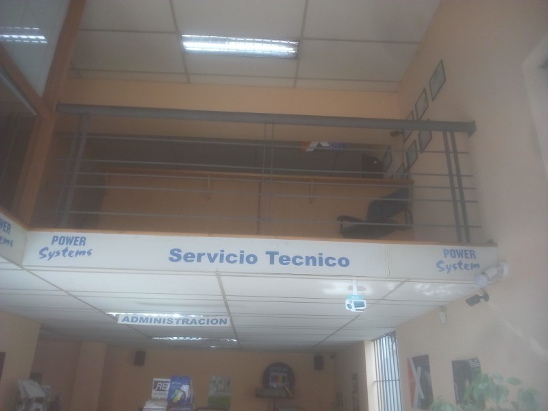Excelente Local Comercial. Gran ubicacion, precio excelente.