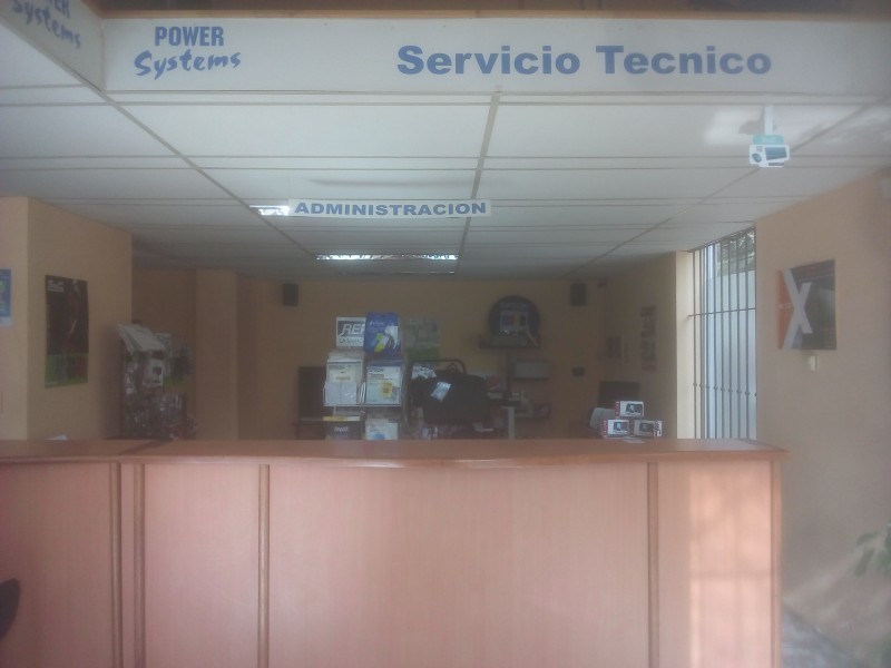 Excelente Local Comercial. Gran ubicacion, precio excelente.