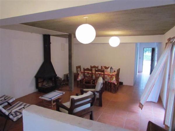 Casa de muy buena construcción en zona balnearia.