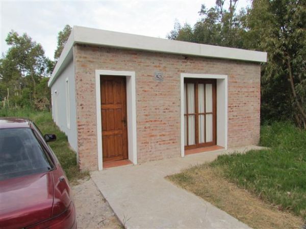 Casa de muy buena construcción en zona balnearia.