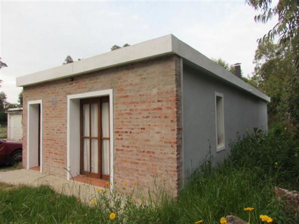 Casa de muy buena construcción en zona balnearia.