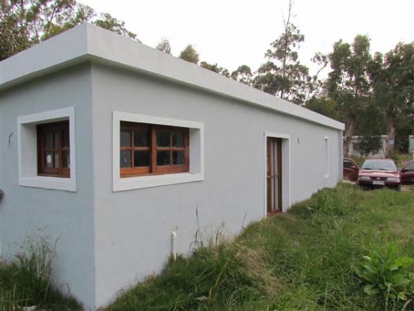 Casa de muy buena construcción en zona balnearia.