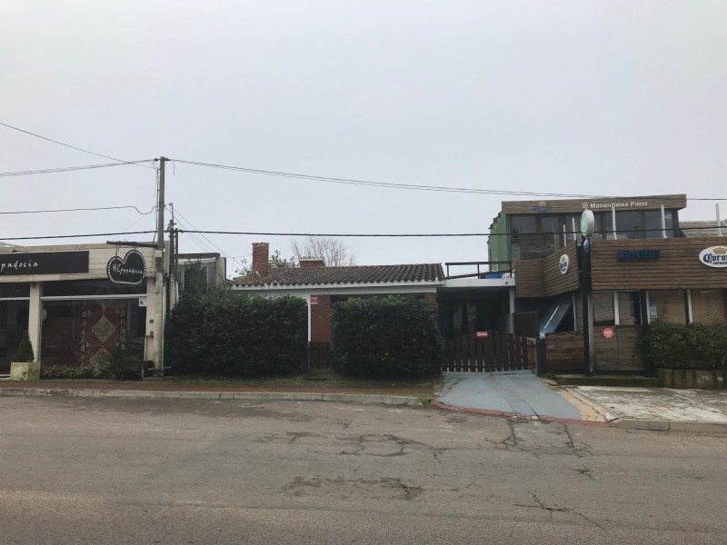 Interesante casa apta para local comercial sobre Ruta 10 Manantiales