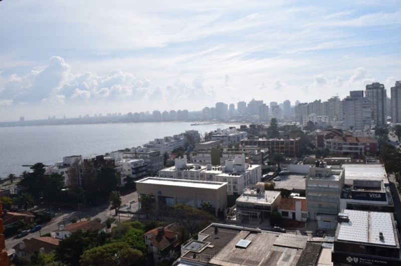 Depto en edificio clásico y sólida construcción en Peninsula
