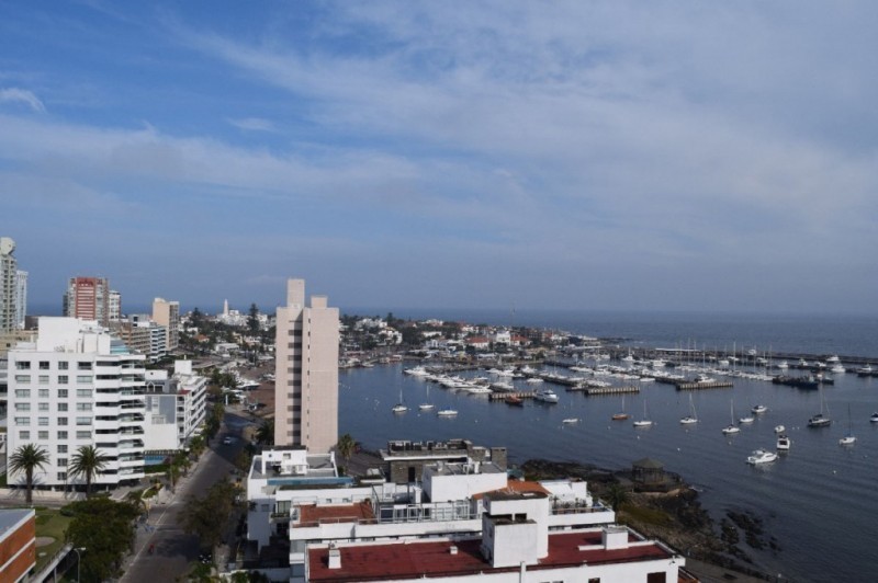 Depto en edificio clásico y sólida construcción en Peninsula
