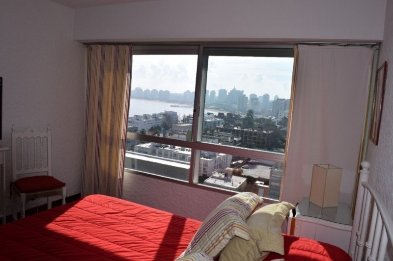Depto en edificio clásico y sólida construcción en Peninsula
