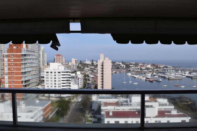 Depto en edificio clásico y sólida construcción en Peninsula