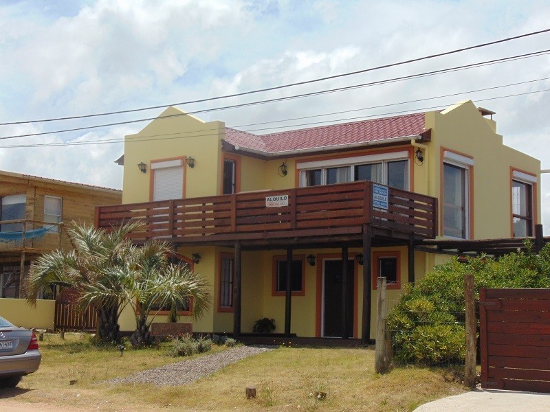 Casa en alquiler en Balneario Buenos Aires.