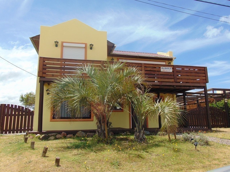 Casa en alquiler en Balneario Buenos Aires.