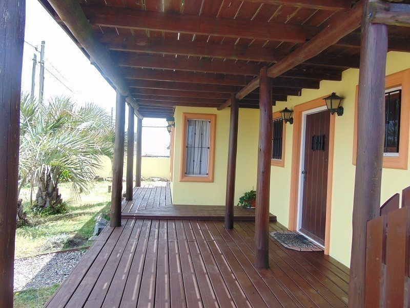 Casa en alquiler en Balneario Buenos Aires.