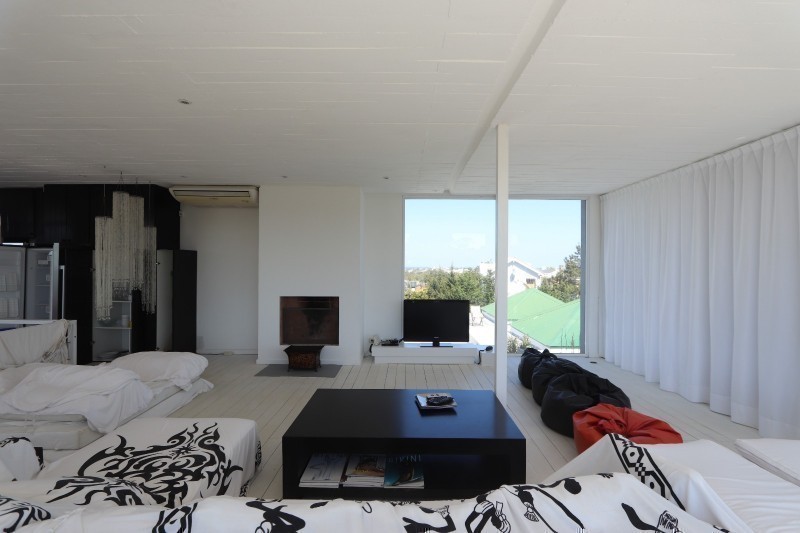 Moderna Casa en Club de Mar con vista al mar