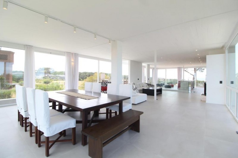 Moderna Casa en Club de Mar con vista al mar