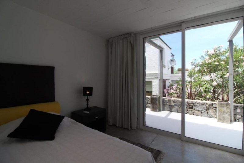 Moderna Casa en Club de Mar con vista al mar