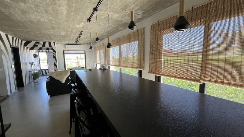 Casa en venta y alquiler en Montoya con vista al mar