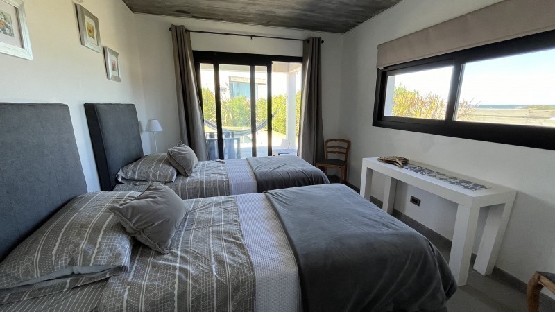 Casa en venta y alquiler en Montoya con vista al mar