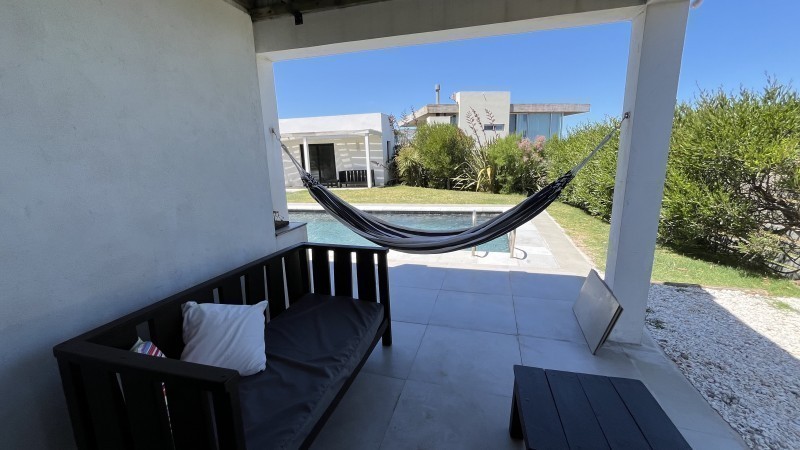 Casa en venta y alquiler en Montoya con vista al mar