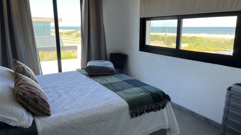 Casa en venta y alquiler en Montoya con vista al mar