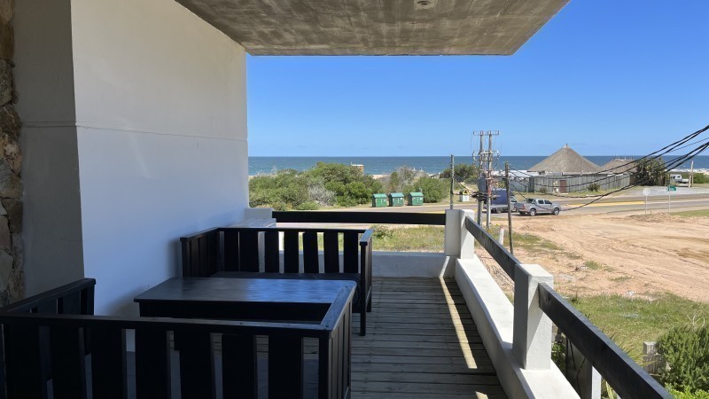 Casa en venta y alquiler en Montoya con vista al mar
