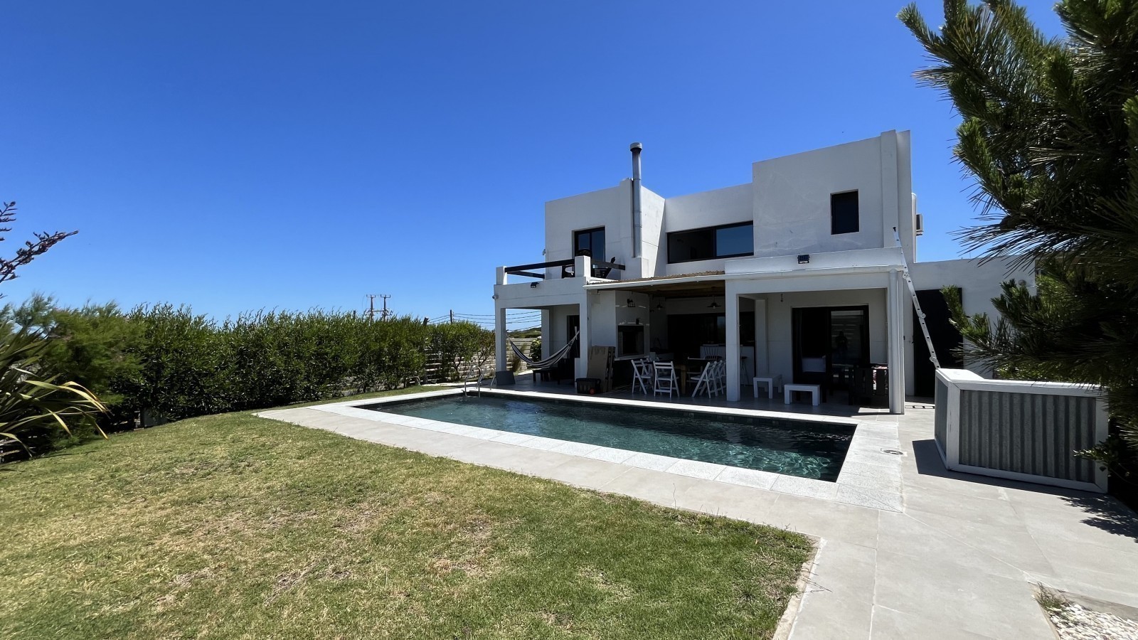 Casa en venta y alquiler en Montoya con vista al mar