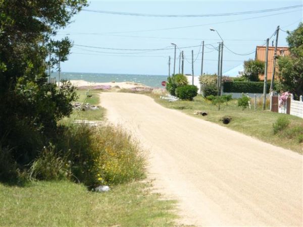 A pocos metros del mar.