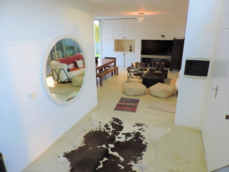 Excelente casa minimalista en Punta Piedras