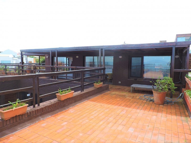 Excelente planta unificada y reciclada frente al mar en Manantiales