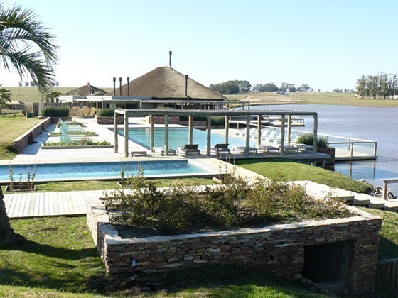 Excelente lote de 4.000 mts en barrio privado en Manantiales