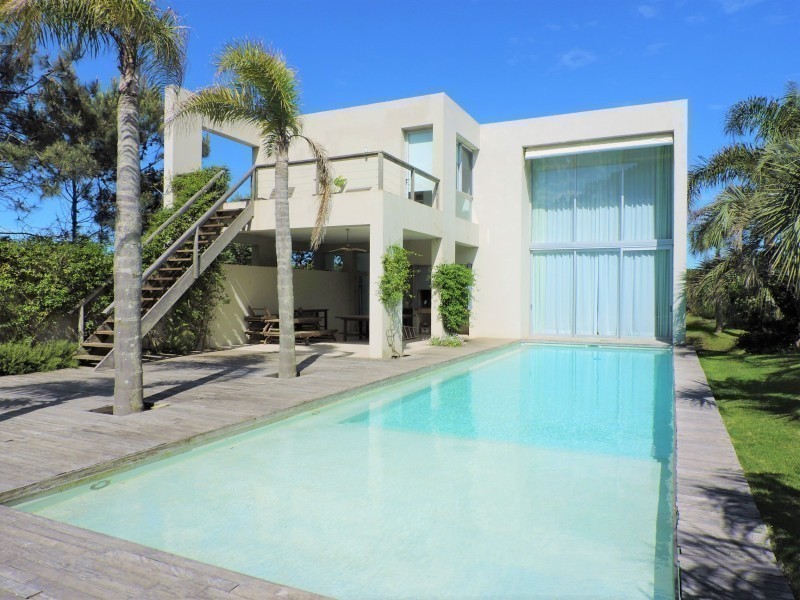 Espectacular casa en Laguna Blanca primera linea