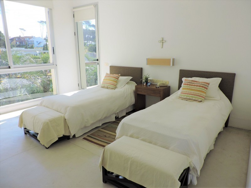 Espectacular casa en Laguna Blanca primera linea