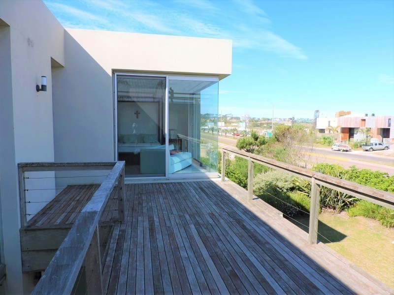 Espectacular casa en Laguna Blanca primera linea