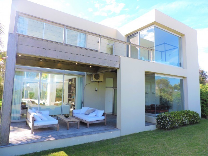 Espectacular casa en Laguna Blanca primera linea