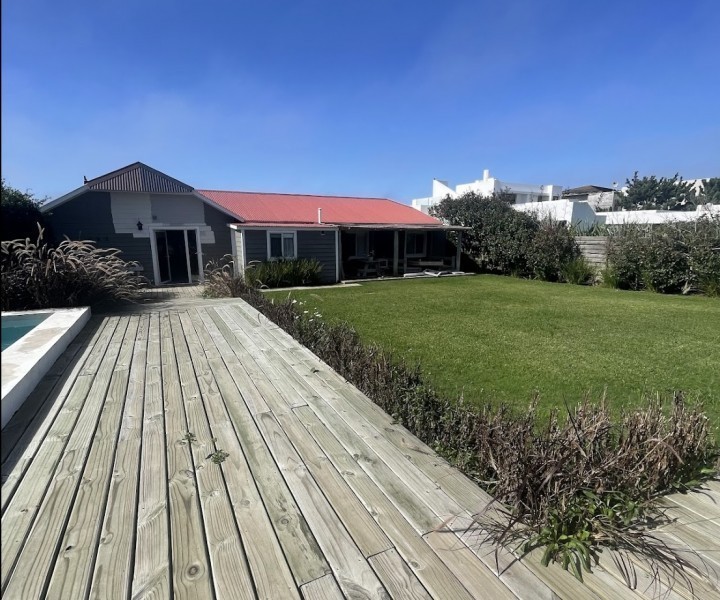 Muy linda casa con vista en Club de Mar