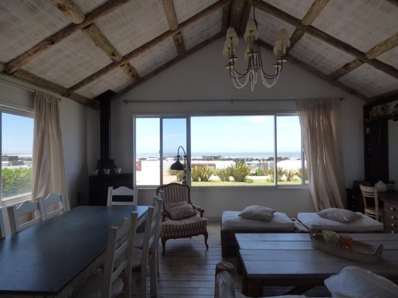 Muy linda casa con vista en Club de Mar