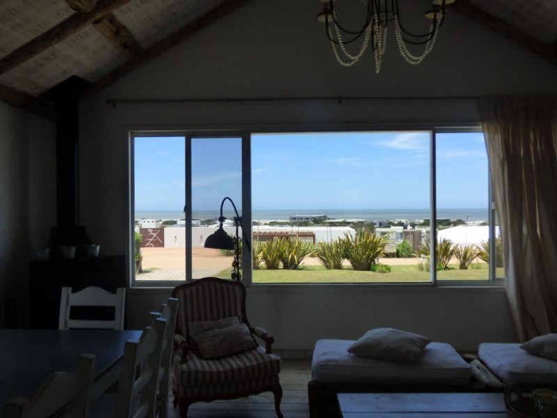 Muy linda casa con vista en Club de Mar