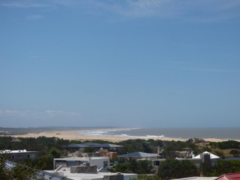 Muy linda casa con vista en Club de Mar