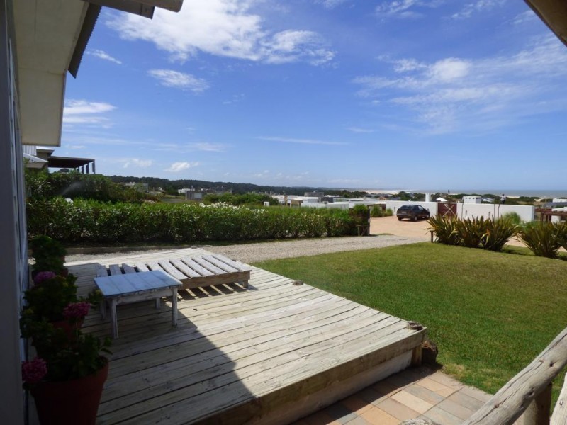 Muy linda casa con vista en Club de Mar