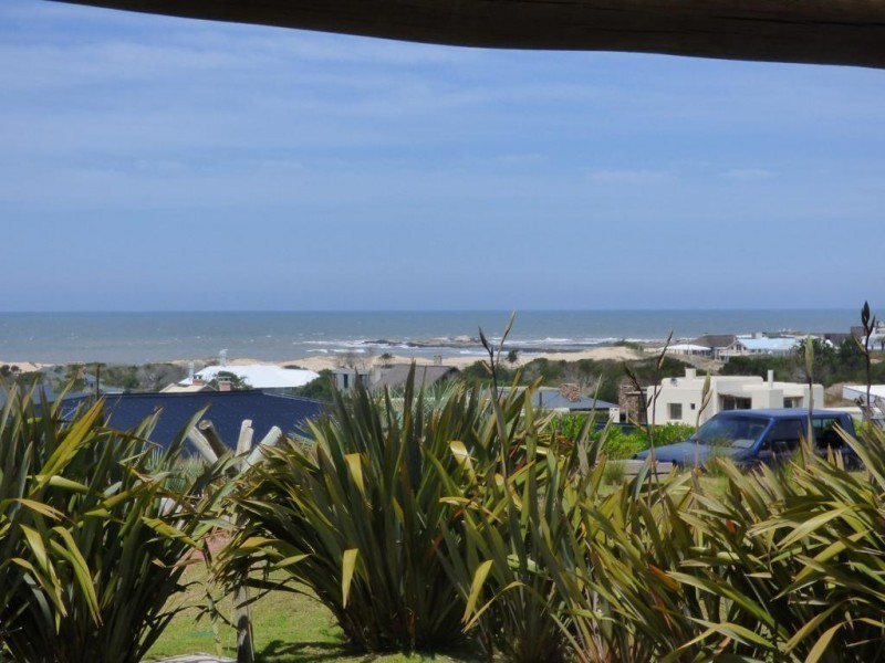 Muy linda casa con vista en Club de Mar