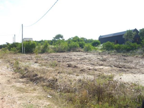 Terreno esquinero a una cuadra del mar.