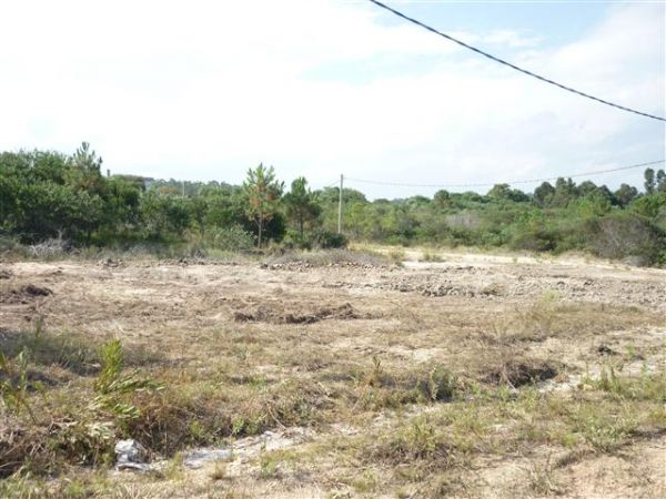 Terreno esquinero a una cuadra del mar.