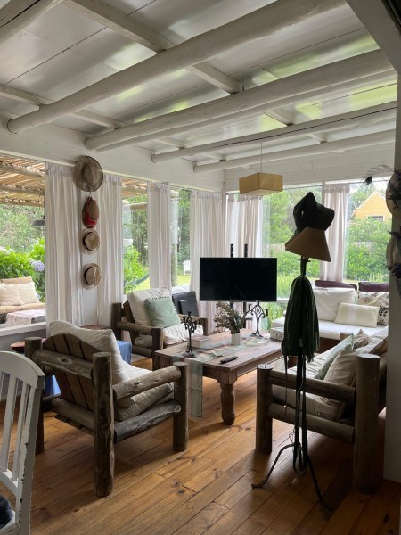 Excelente casa en el Tesoro con amplio jardín y parrillero