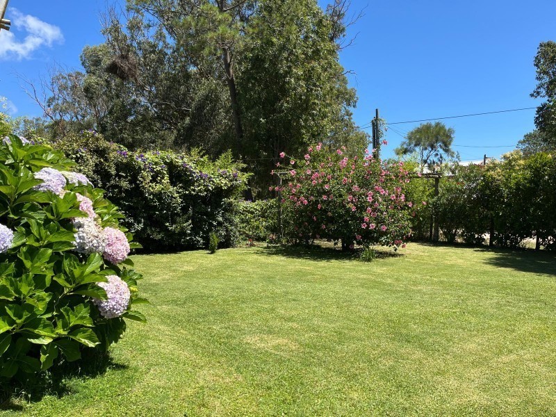 Excelente casa en el Tesoro con amplio jardín y parrillero