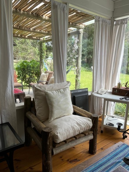 Excelente casa en el Tesoro con amplio jardín y parrillero